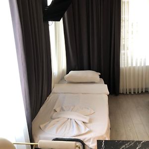 Deluxe Studio